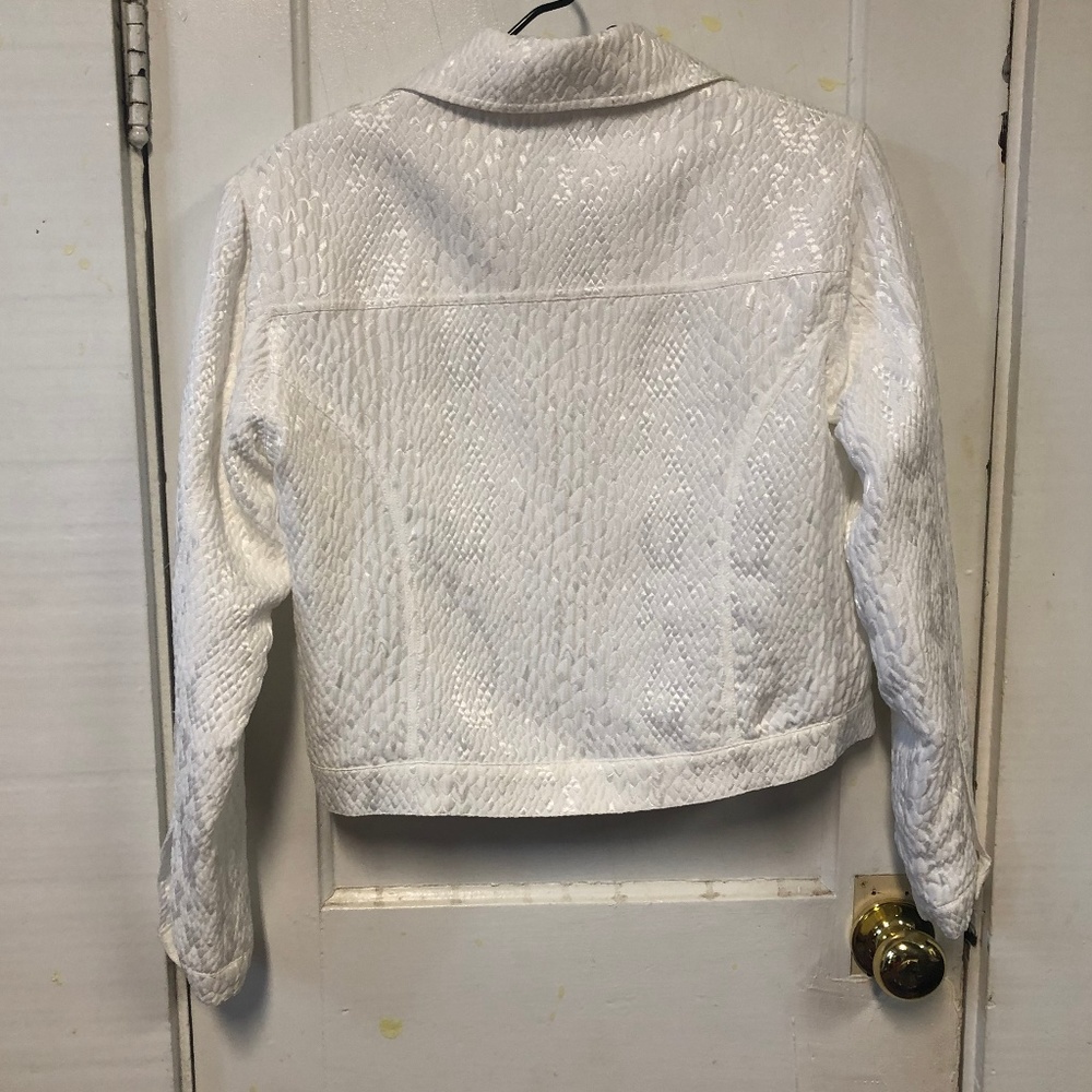 MSK- Semi-Crop Button-Down Jacket - Picture 2 of 5